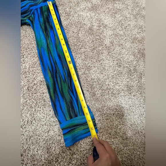 Vibrant Blue and Green Long Shirt - Picture 9 of 10